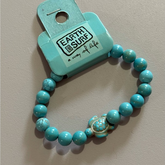 NEW Turquoise Beaded Bracelet with Turtle Charm. - Picture 1 of 2